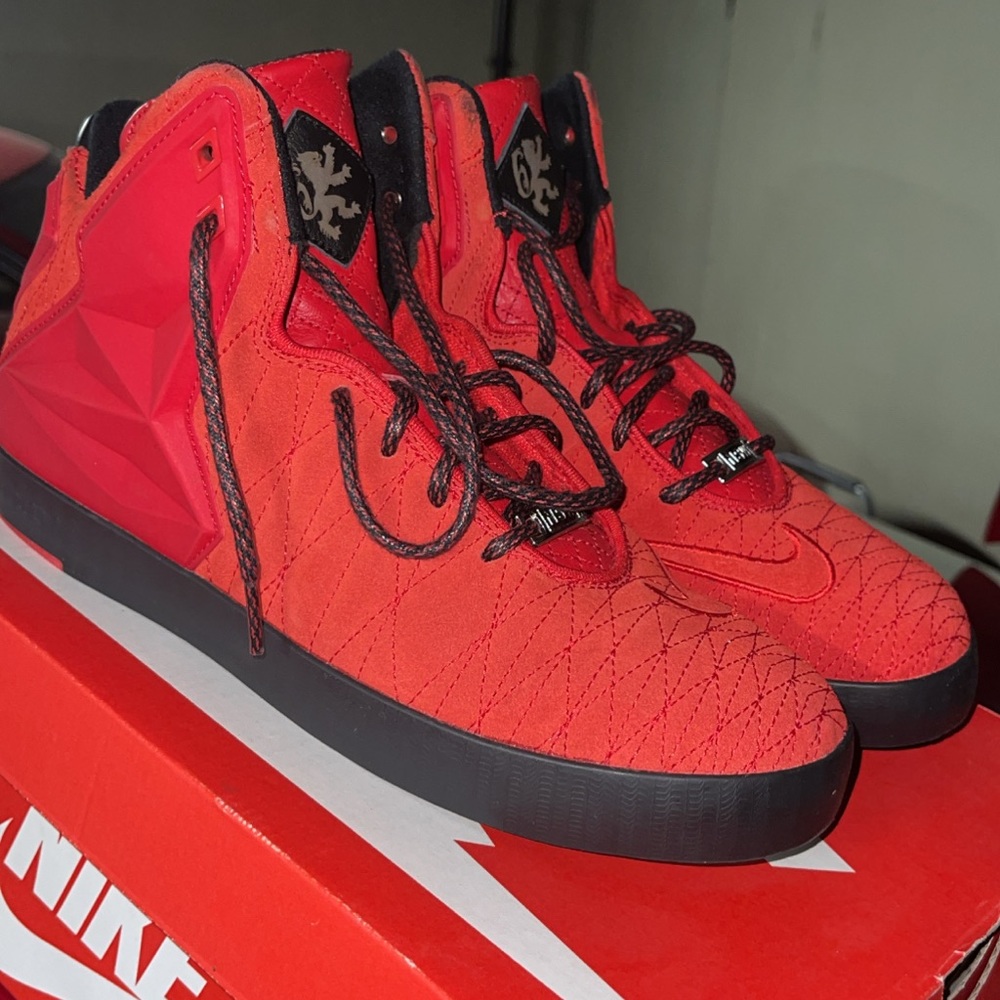Nike LeBron NSW Mens Sneaker